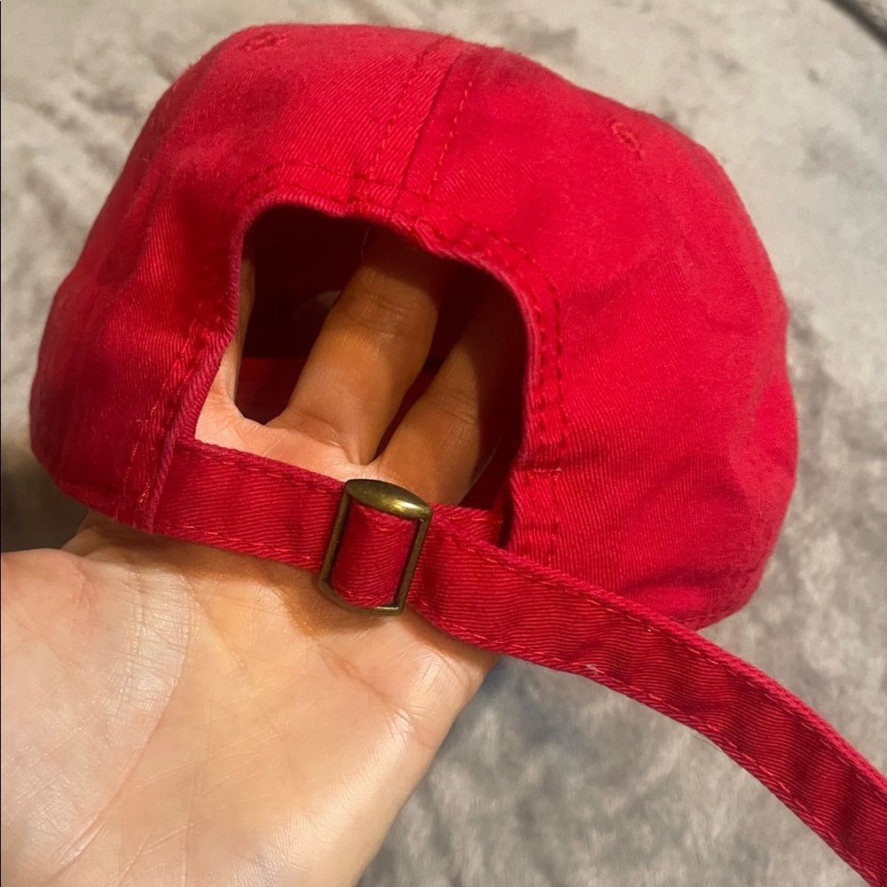 Red wink, baseball hat - Picture 3 of 4